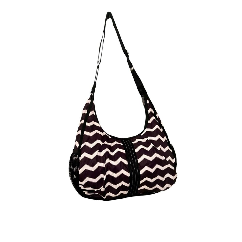 Thiry-One Explorista Black White Chevron Travel Crossbody Multi-Pocket Nylon Bag - Picture 2 of 9